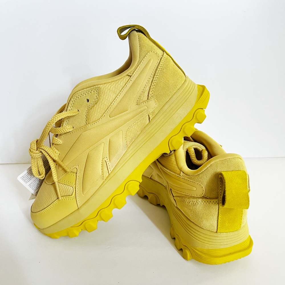 CL CARDI V2 Reebok Juniors size 6 Bright Yellow Sneakers